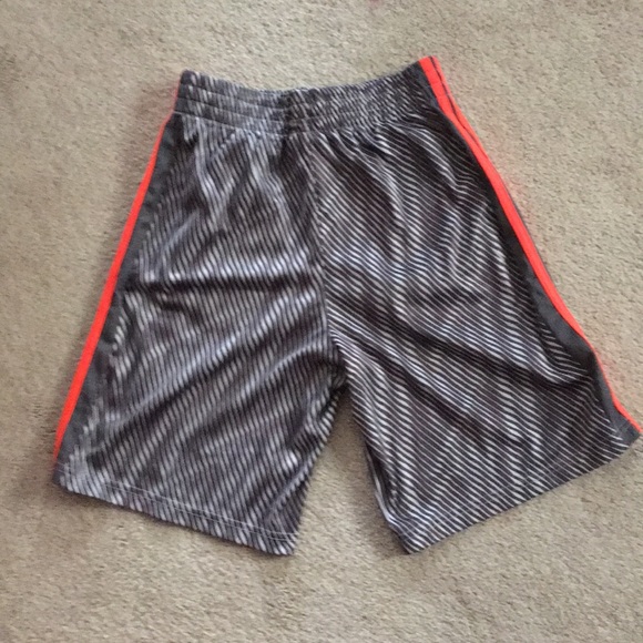 Boys Adidas shorts - Picture 2 of 4